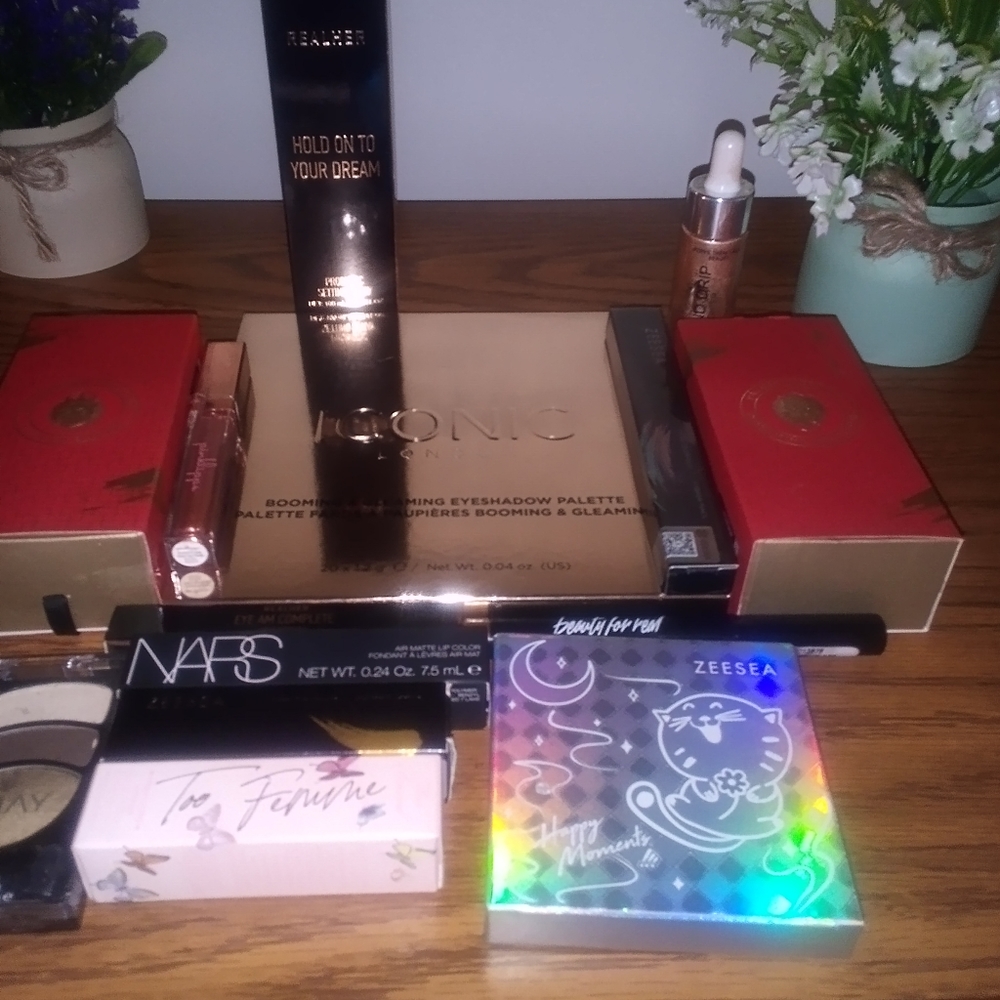 Large high end makeup bundles